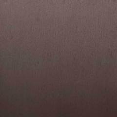 Eg kvartskåret finér, sort lak