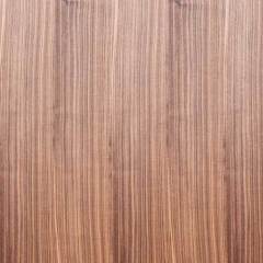 Valnød kvartskåret finér, klar lak