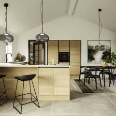 Eg, kvartskåret finér, natur lak. Profil L4