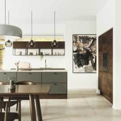 Eg, kvartskåret finér, mokka lak. Profil L11