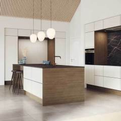 Eg, kvartskåret finér, warm lak. Sokkel og gavle