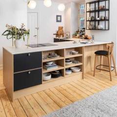 Eg, kvartskåret finér, natur lak. Reol, sokkel og gavle