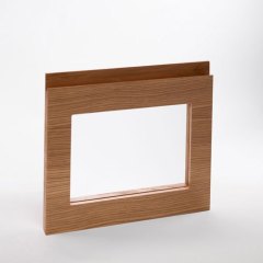 Grebsfri vitrine, eg kvartskåret finér, natur lak