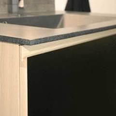 Sort Fenix laminat, eg hvid lak. Profil grebsfri