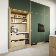 Grøn linoleum, eg natur lak. Profil L11