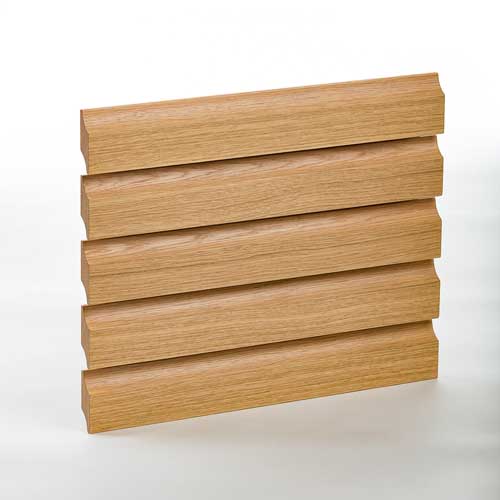 front-S-Line-EgFinér-bagplade-Natur-eg-lak S-line består af 19 mm lameller, der er monteret på en 16 mm bagplade. Lamellerne kan være massive, massive med finér, laminat eller linoleum. Lamellerne laves på mål i bredden, mens højden er fast. Hver lamel er 60 mm høj, med 4 mm mellemrum mellem dem.